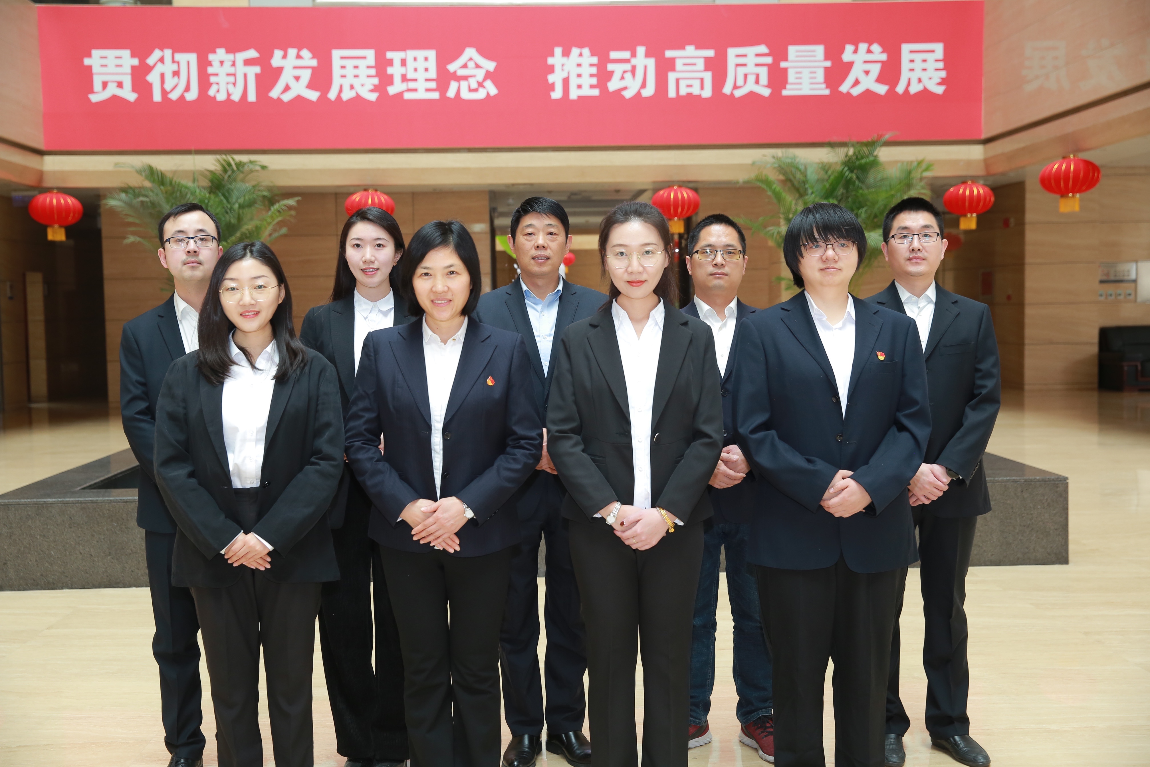 1669183828757049317.jpg 集团照.jpg