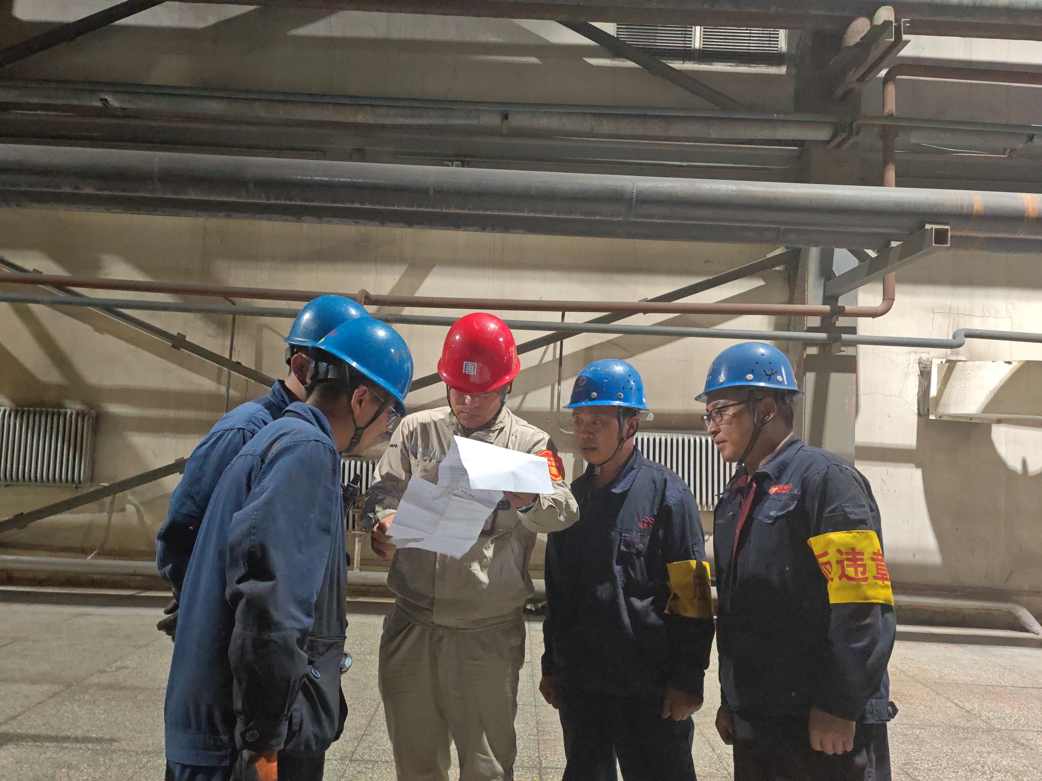 1691393890389016682.jpg 2(2)——违章人员督查现场.jpg