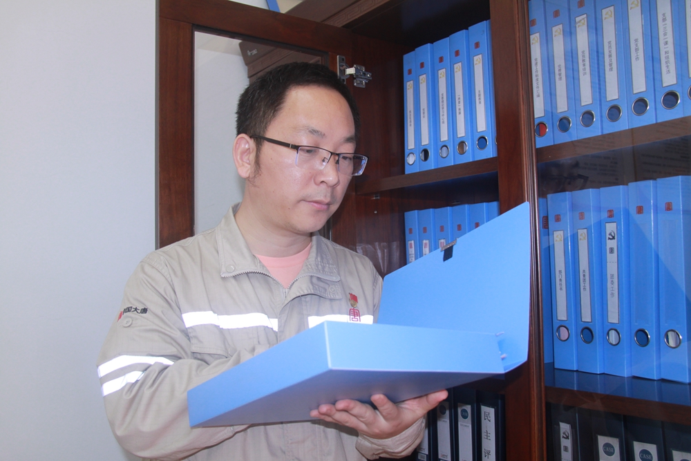 1692933416873086989.jpg 集团公司优秀党务工作者、陈村水力发电分公司党建工作部主任闫辉辉.jpg