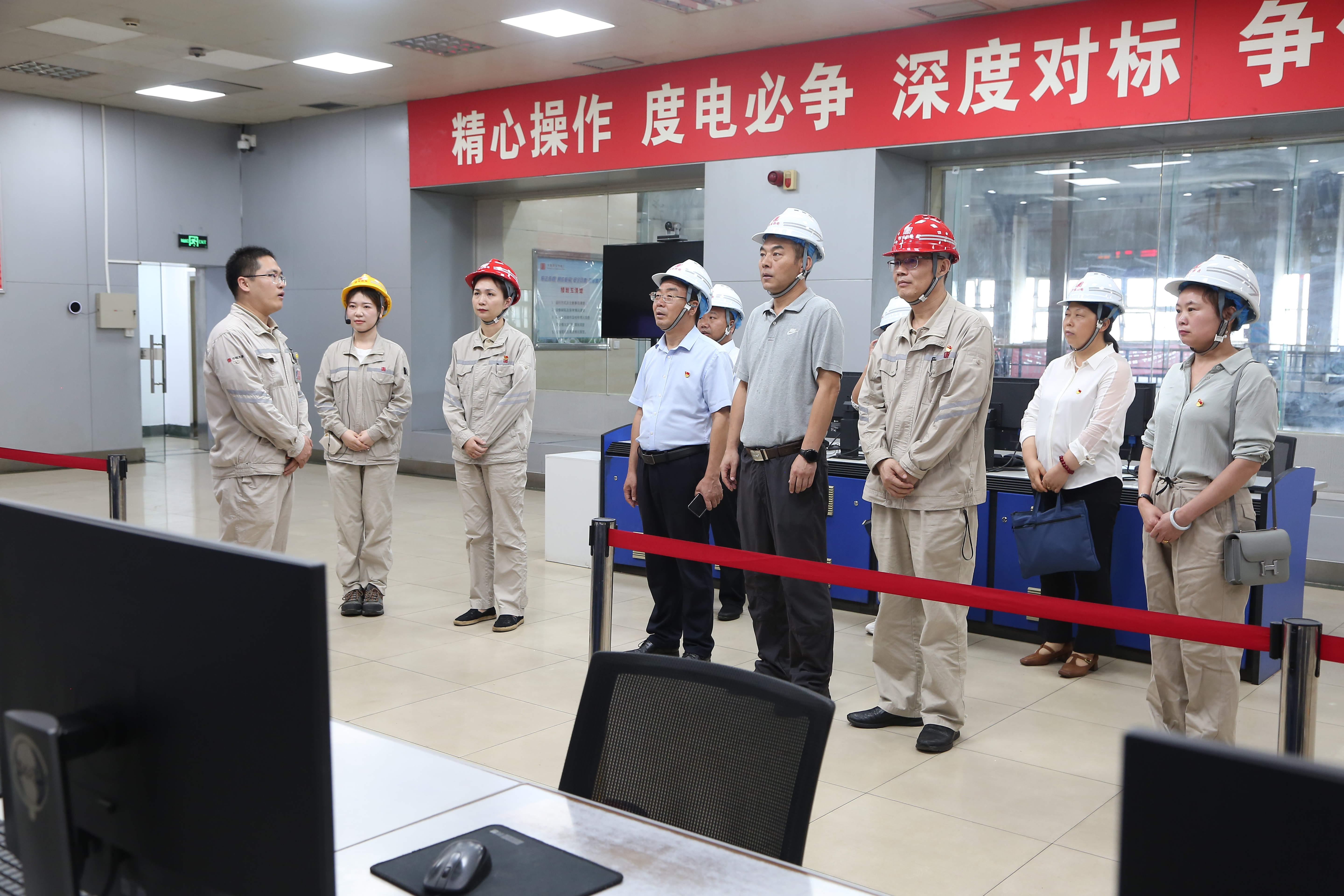 1722565361698059290.jpg 1.邀请结对单位参观我西安热电厂集控室.jpg