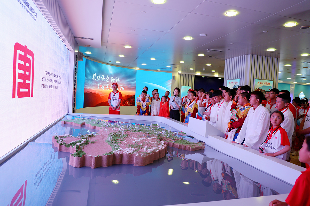 1723452686830008543.jpg 图5学生参观加拿大预测28
a.jpg