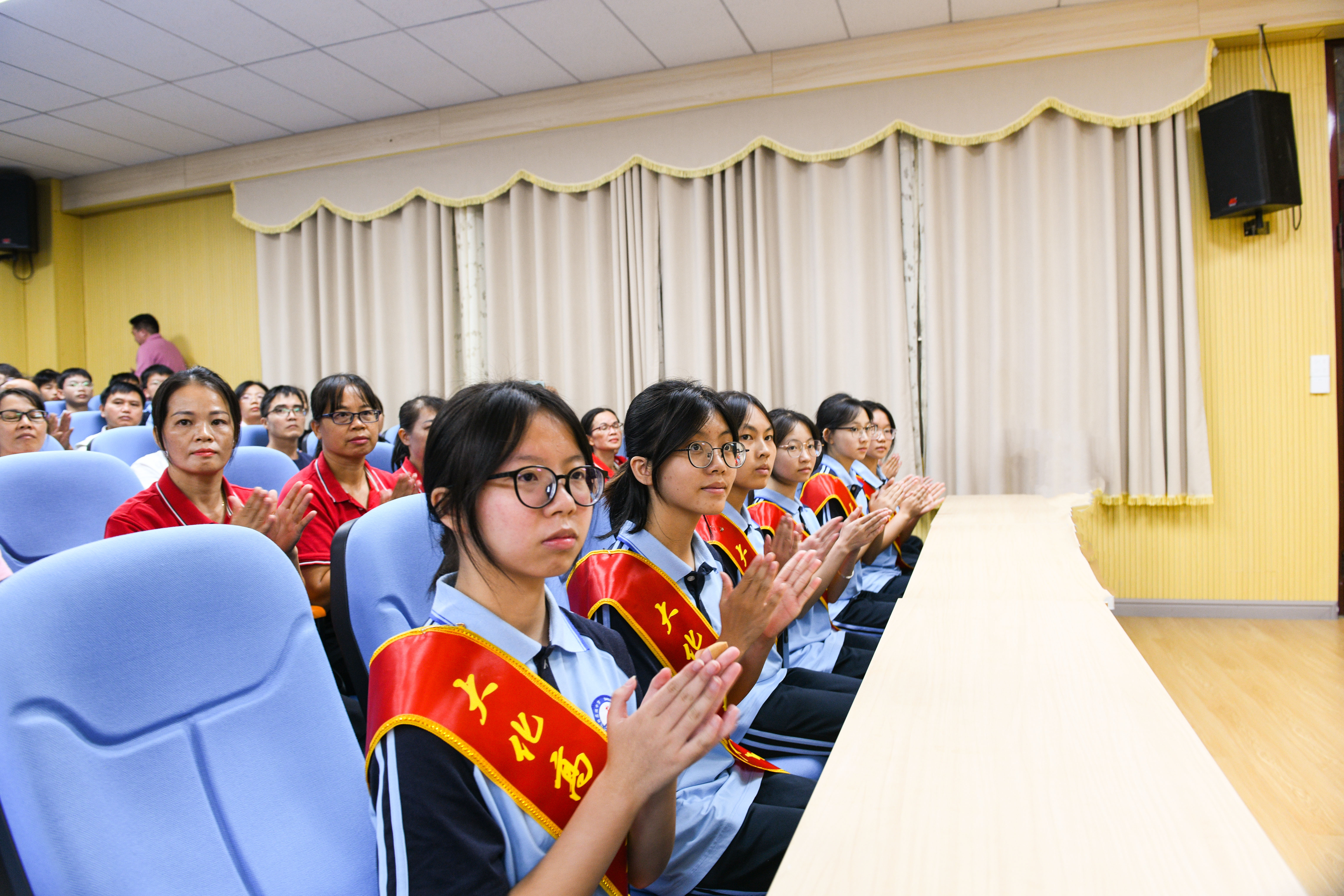 1727243230789096071.jpg 2、2024加拿大预测28
筑梦“三金”发放现场--李阳摄.jpg