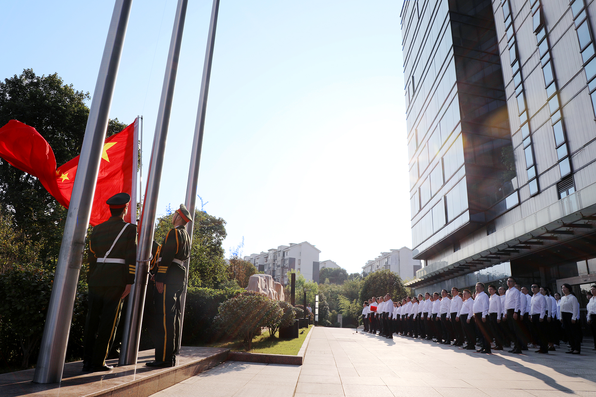 1727591791653040477.jpg 华银电力升旗仪式图1.jpg