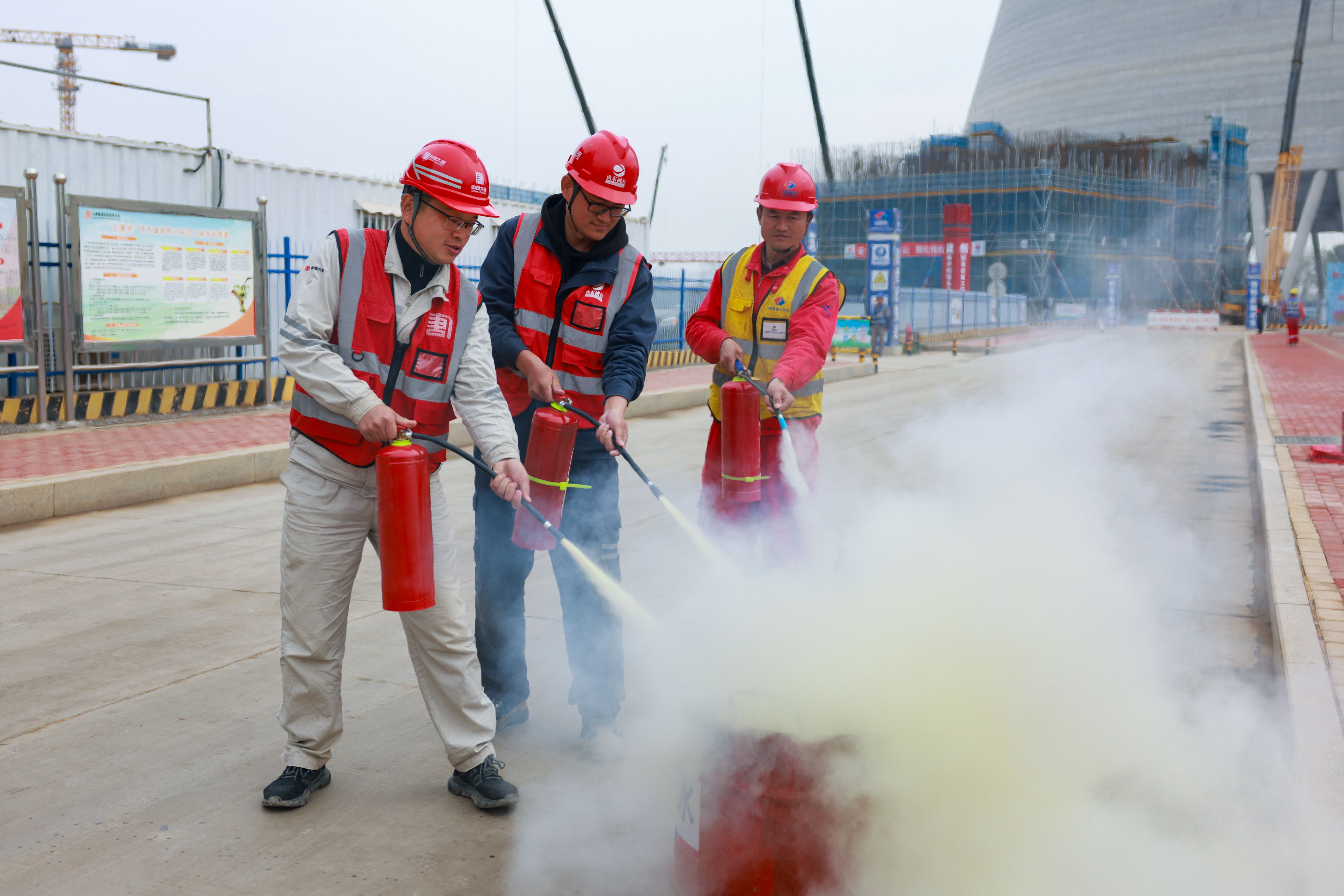 1731475060739058553.jpg 郓城发电公司消防科普讲堂(柴颖) (1).jpg